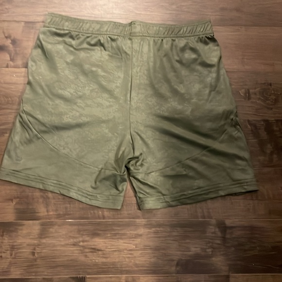 Olive green comfy shorts L - Picture 2 of 2